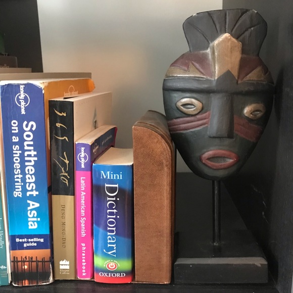🐝 Wooden Tiki Head Book Stand x 2 - Picture 5 of 6